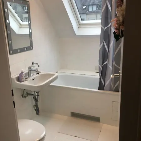 Grosse Ferienwohnung Fur Monteure, Studenten, Auszubildende -bis Zu 5 Personen-bottrop-mieten Daire Bottrop