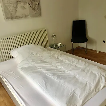 Grosse Ferienwohnung Fur Monteure, Studenten, Auszubildende -bis Zu 5 Personen-bottrop-mieten Daire Bottrop